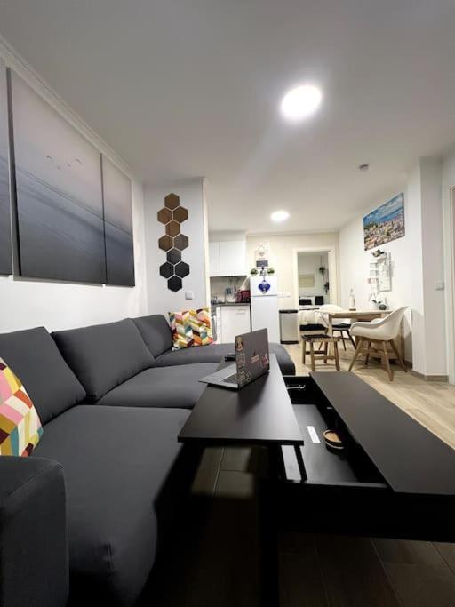 Artistic Digital Getaway - Patio & Great Location! Appartement Lissabon Buitenkant foto