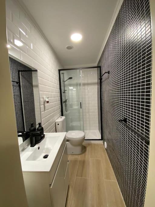 Artistic Digital Getaway - Patio & Great Location! Appartement Lissabon Buitenkant foto