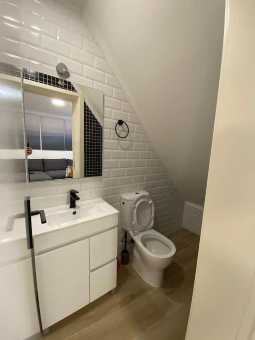 Artistic Digital Getaway - Patio & Great Location! Appartement Lissabon Buitenkant foto