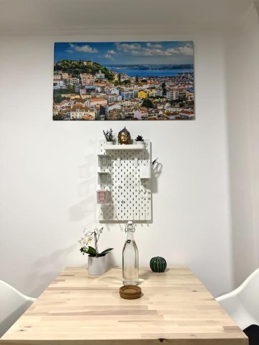 Artistic Digital Getaway - Patio & Great Location! Appartement Lissabon Buitenkant foto