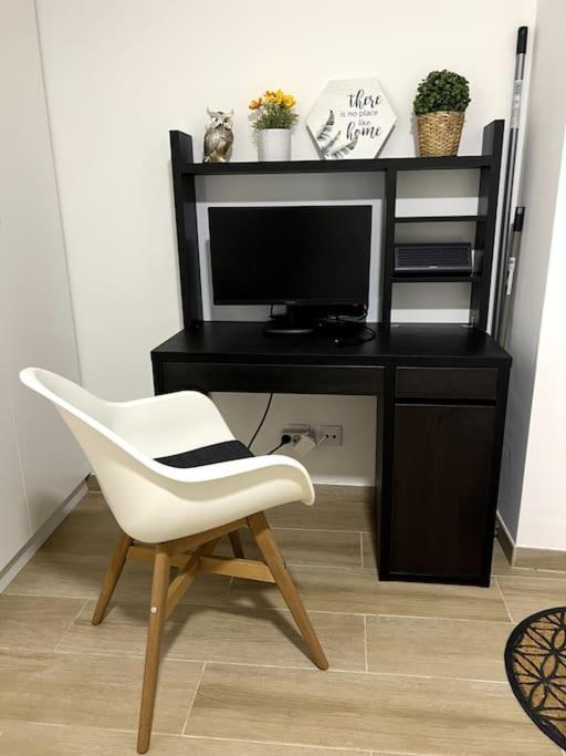 Artistic Digital Getaway - Patio & Great Location! Appartement Lissabon Buitenkant foto