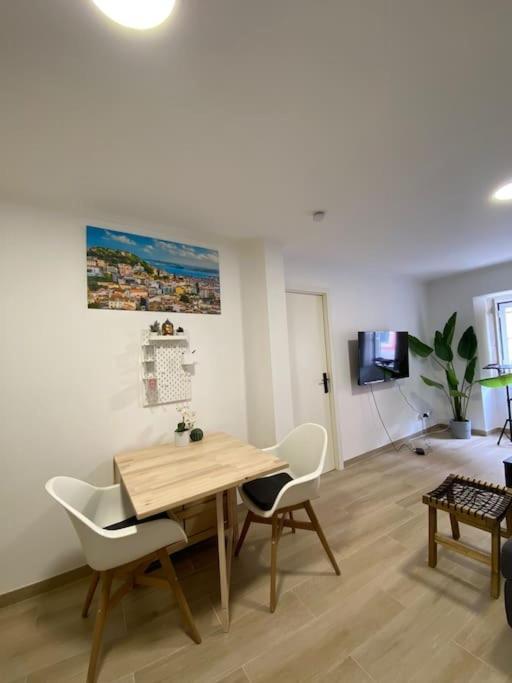 Artistic Digital Getaway - Patio & Great Location! Appartement Lissabon Buitenkant foto
