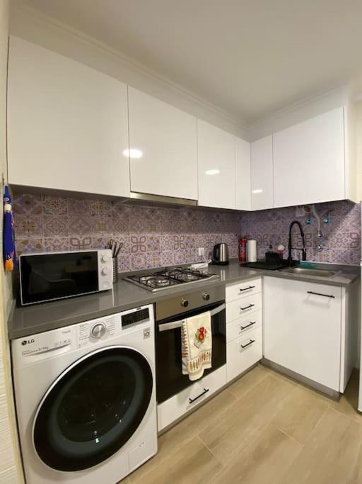 Artistic Digital Getaway - Patio & Great Location! Appartement Lissabon Buitenkant foto