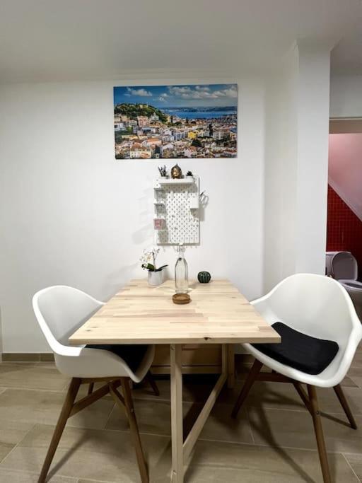 Artistic Digital Getaway - Patio & Great Location! Appartement Lissabon Buitenkant foto