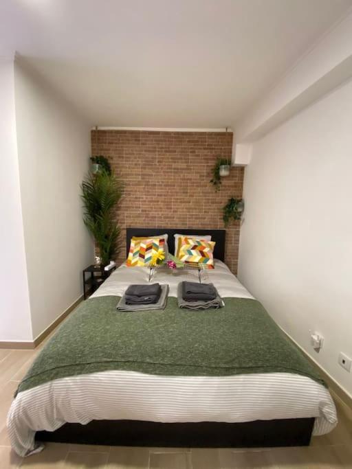 Artistic Digital Getaway - Patio & Great Location! Appartement Lissabon Buitenkant foto