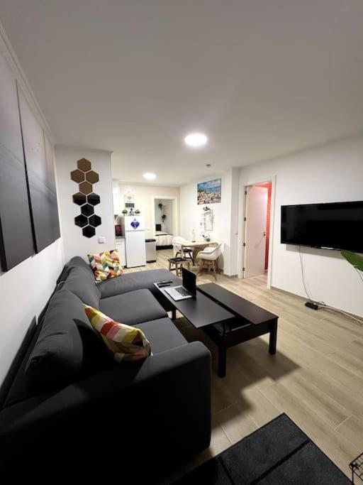 Artistic Digital Getaway - Patio & Great Location! Appartement Lissabon Buitenkant foto